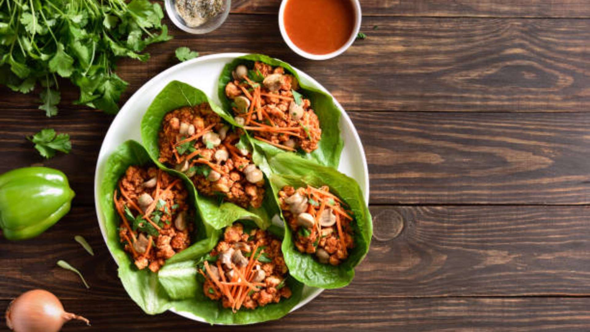 Healthy chicken lettuce wraps served with fresh vegetables