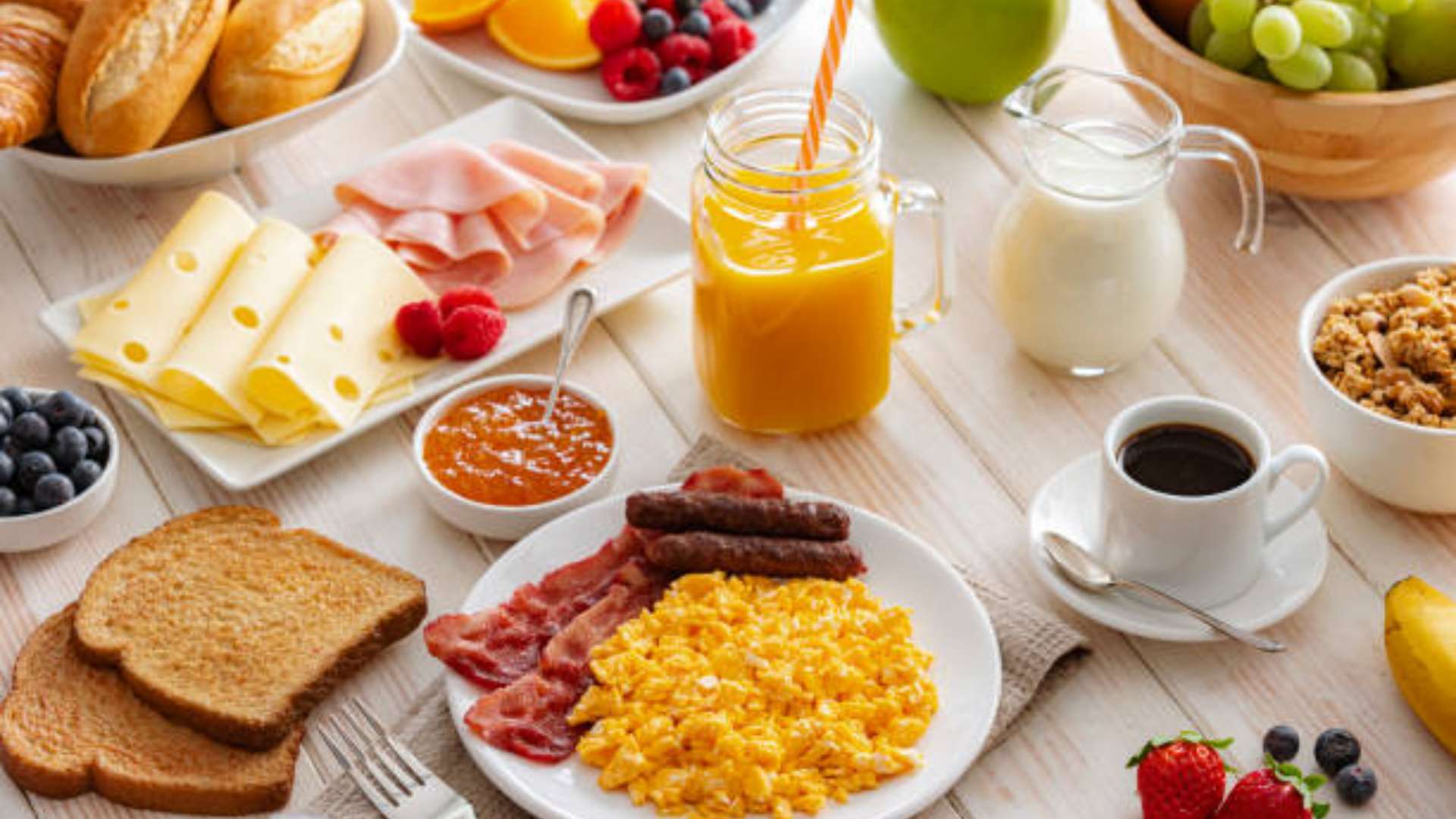 Image of unhealthy breakfast foods to avoid for better health.